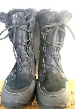 Columbia Boots Women’s 8.5 Ice Maiden 2 Black Winter Faux Fur Lace Up